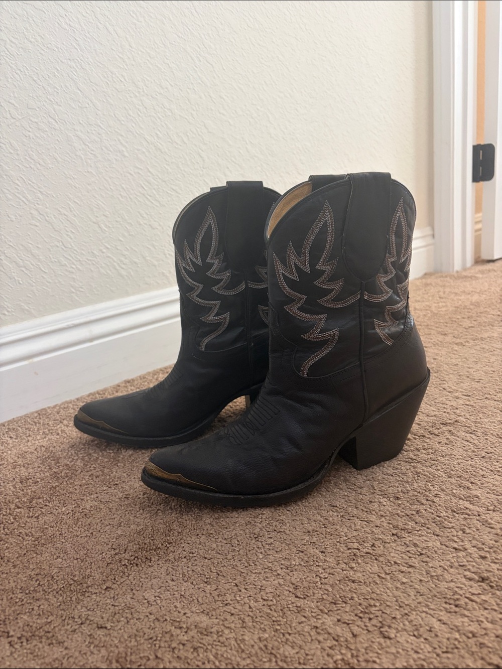 Idyllwind Black Short Cowboy Boots